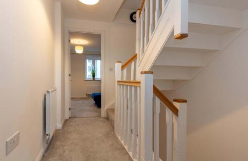 Yeovil House | Bright & Modern 4 Bedroom House in Yeovil