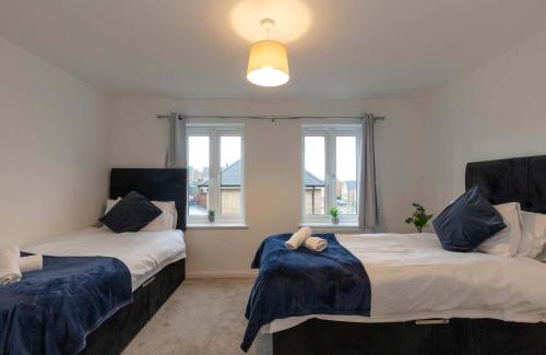 Yeovil House | Bright & Modern 4 Bedroom House in Yeovil