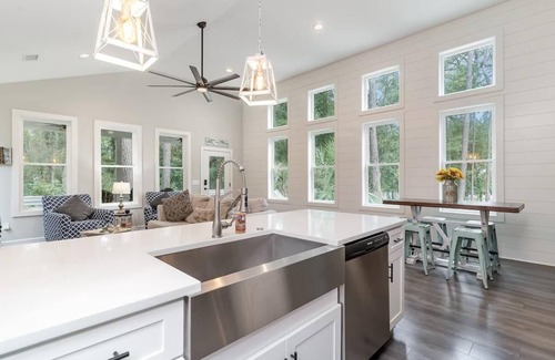 Litchfield by the Sea House | Bright Modern 4 Bdrm House Near Beach Pet Friendly