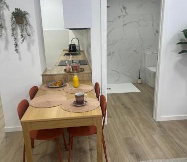 Torrefiel Apartment | Bright & Modern Apartment - Rose y Maya