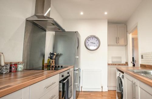 Hereford Apartment | Bright, Modern Apartment in City Centre with Private Driveway Parking