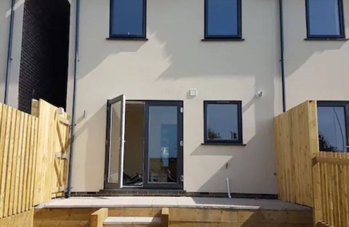 Llanfairfechan House | Bright Modern House in North Wales
