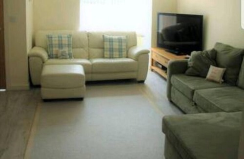 Llanfairfechan House | Bright Modern House in North Wales