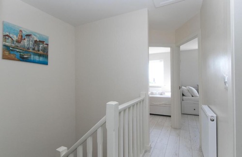 Llanfairfechan House | Bright Modern Home near Snowdonia and Llandudno