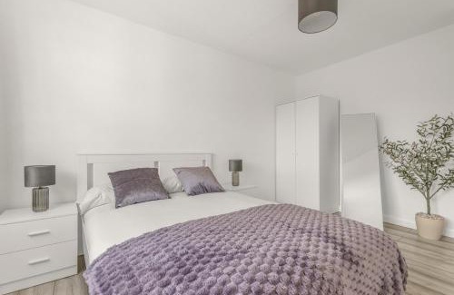 Barking Apartment | Bright & Modern London Apartment