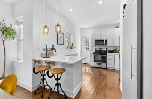Whitman House | Bright & Modern: Minutes to Stadium/Passyunk/Airport