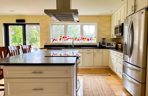 South Burlington House | Bright, modern, 4-bedroom south-end home perfect for friends and family