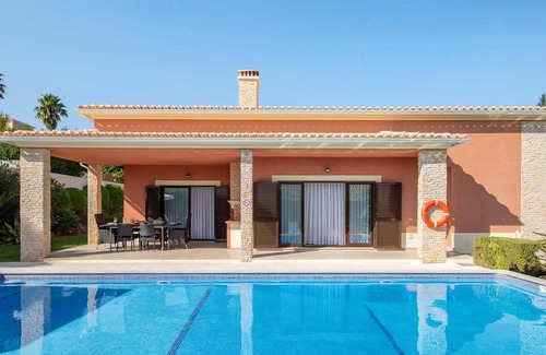 Messines de Baixo Villa | Bright modern villa with large pool