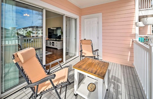 Central Myrtle Beach Apartment | Bright Myrtle Beach Condo with Balcony!