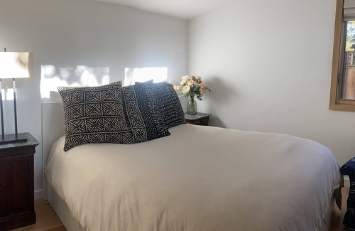 Palo Alto Cottage | Bright new cottage next to Stanford, tucked in a peaceful private flower garden.