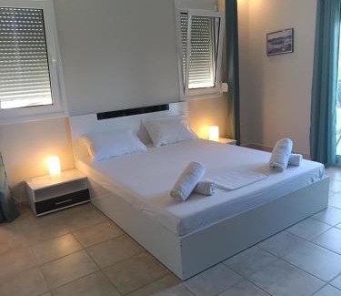 Haniotis House | Bright New Garden