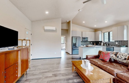 Cedar Hills House | Bright, newly built home with great deck, near Nike & central Beaverton