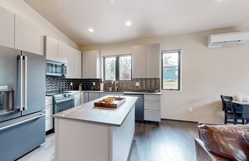 Cedar Hills House | Bright, newly built home with great deck, near Nike & central Beaverton