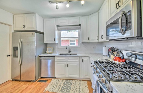 Bayview House | Bright Norfolk Home < Half Mi Stroll to Beach