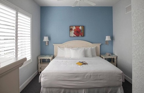 Ormond Beach Hotel | Bright Oceanview Unit Close to Dining, Golf & Daytona Adventures