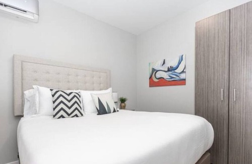 Mission Hills Apartment | Bright ☀️ Old Town. Parking/WiFi. Cable/Walk to All
