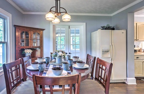 Parma Cottage | Bright Parma Home w/Outdoor Space < 10 Mi to Dtwn