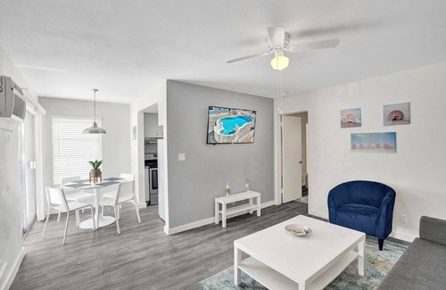 Pompano Beach Condo | Bright Pompano Beach Aparthotel: Poolside Bliss Just Steps from the Shore!