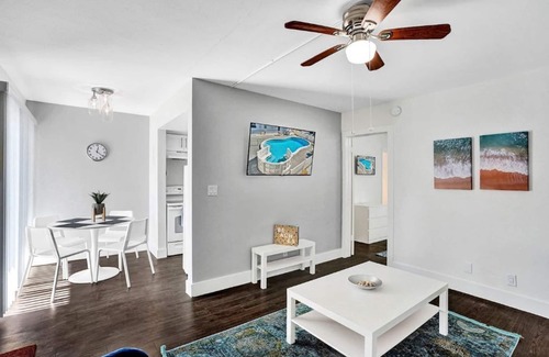 Pompano Beach Apartment | Bright Pompano Beach Aparthotel: Poolside Bliss Just Steps from the Shore!