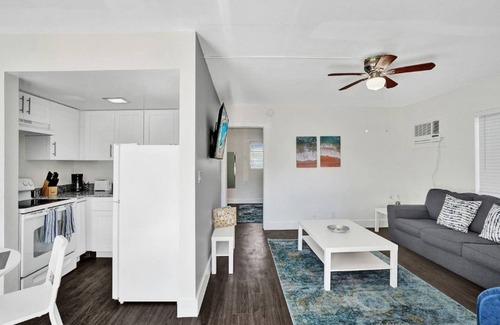 Pompano Beach Apartment | Bright Pompano Beach Aparthotel: Poolside Bliss Just Steps from the Shore!