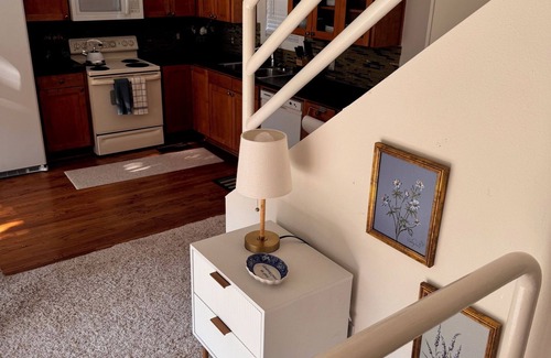 Fort Worth Cottage | Bright pool house with natural light, 5 min from TCU & the zoo! Great Location!