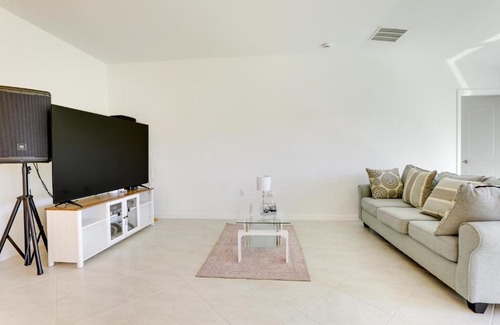 Port Charlotte - Charlotte Harbor House | Bright Port Charlotte Home - 2 Mi to Beach!