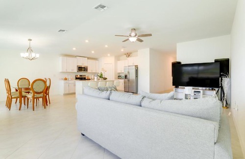Port Charlotte - Charlotte Harbor House | Bright Port Charlotte Home - 2 Mi to Beach!