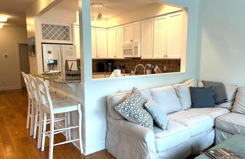 Sabal Palm Cottages House | Bright Pristine Cottage Sleeps 8 Shoals and Bhi Club New Bintelli Carts