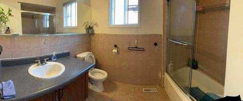 Mississauga House | Bright private single bedroom V02 on second floor