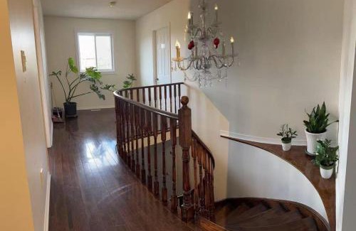 Mississauga House | Bright private single bedroom V02 on second floor