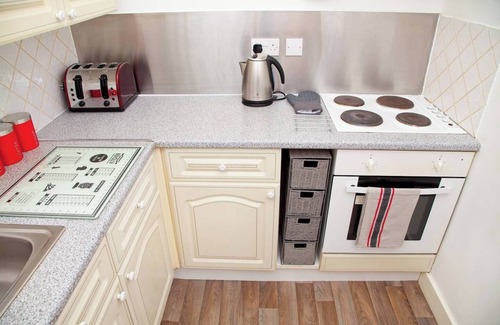 Newhaven Apartment | Bright & Quiet Edinburgh Home + Free Parking