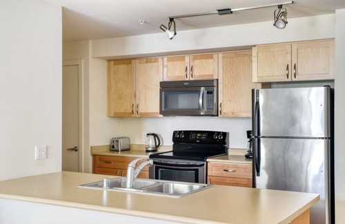 Downtown Apartment | Bright Redmond 2BR w/ Gym & W/D, near Marymoor Park, by Blueground