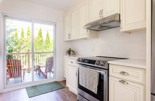 LaSalle Condo | Bright Riverfront 3-Bedroom Condo