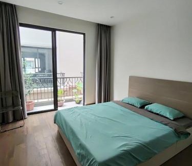 Long Hung House | Bright Room in Quiet Area