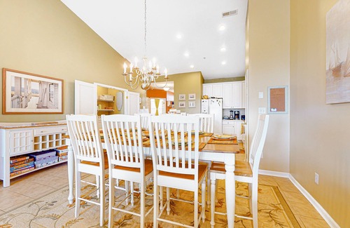 Sunset Island Condo | Bright & Roomy Condo w/Shared Pool, Free WiFi, Central AC, Water Views, & W/D