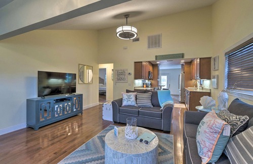 South Sarasota Cottage | Bright Sarasota Bungalow - 5 Mi to Siesta Beach!
