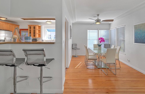 View Park-Windsor Hills House | Bright & Serene home centrally located that offers style and natural sunlight!