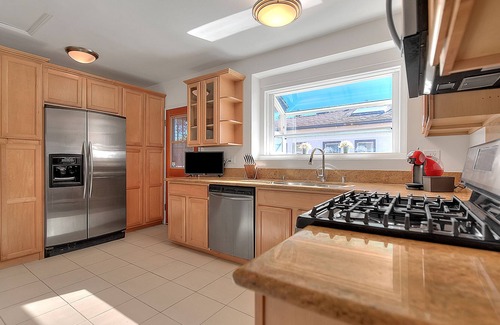 View Park-Windsor Hills House | Bright & Serene home centrally located that offers style and natural sunlight!