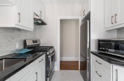 Cedarvale Apartment | Bright & Spacious 2BR Apartment near Casa Loma