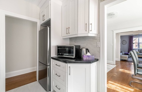Cedarvale Apartment | Bright & Spacious 2BR Apartment near Casa Loma