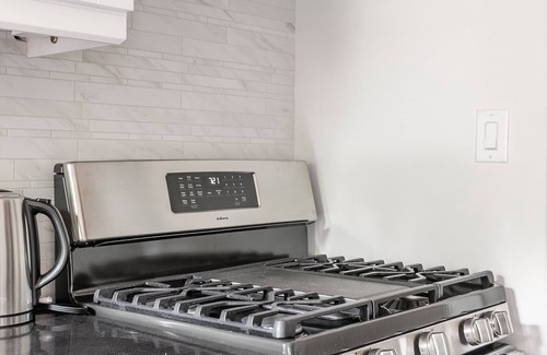 Humewood-Cedarvale Apartment | Bright & Spacious 2BR Apartment near Casa Loma