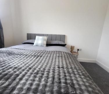 Rotherham House | Bright & Spacious 3-Bed Rotherham Home Ideal for Families or Contractors
