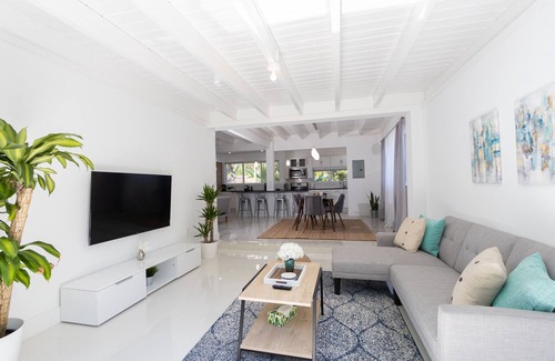 Northeast Miami House | Bright & Spacious 4 mi to BEACH +Big Backyard
