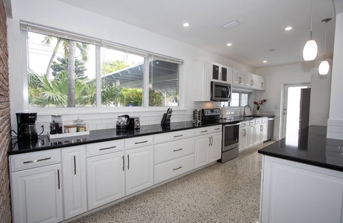 Northeast Miami House | Bright & Spacious 4 mi to BEACH +Big Backyard