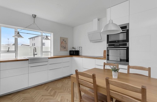 Seltjarnarnes Apartment | Bright & Spacious apartment