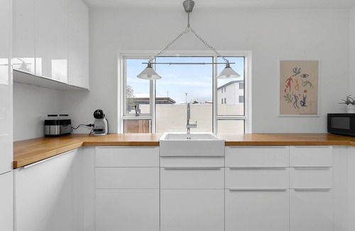 Seltjarnarnes Apartment | Bright & Spacious apartment