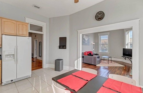Springfield Apartment | Bright & spacious apt - very pet friendly!