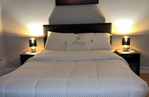 De Lorimier Apartment | Bright,spacious Apt, Fully Equipped, W/balcony, and Air Conditioning