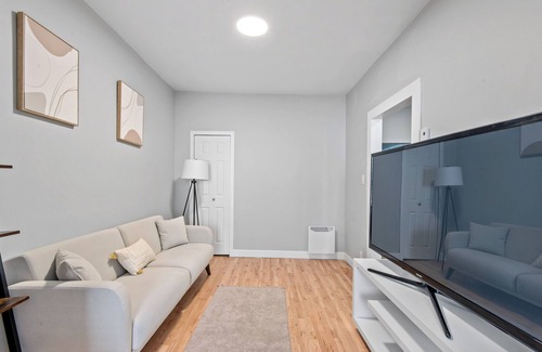De Lorimier Apartment | Bright,spacious Apt, Fully Equipped, W/balcony, and Air Conditioning