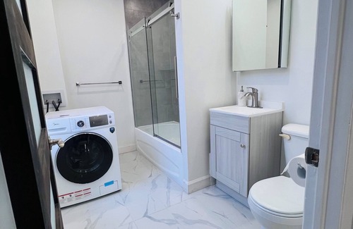 De Lorimier Apartment | Bright,spacious Apt, Fully Equipped, W/balcony, and Air Conditioning